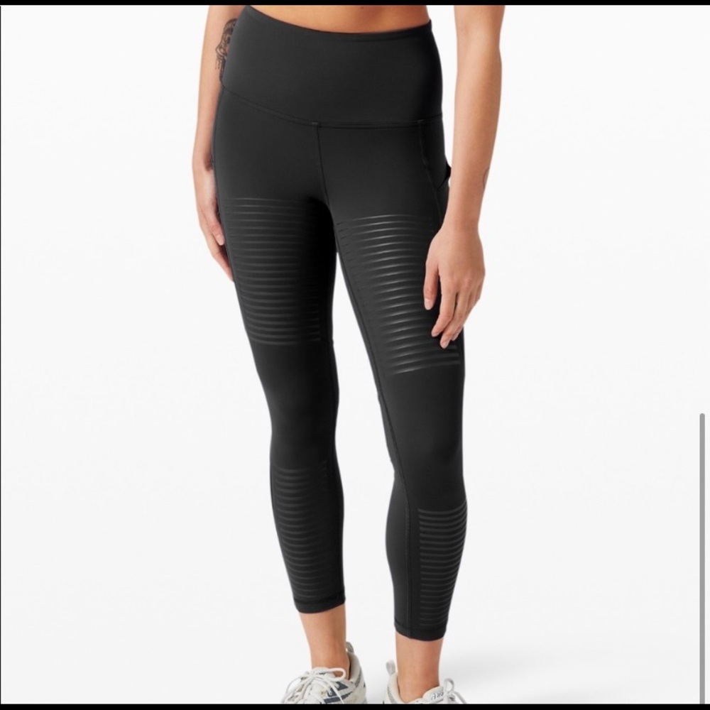 Rouge Renegade Lululemon Leggings Size 6 25”